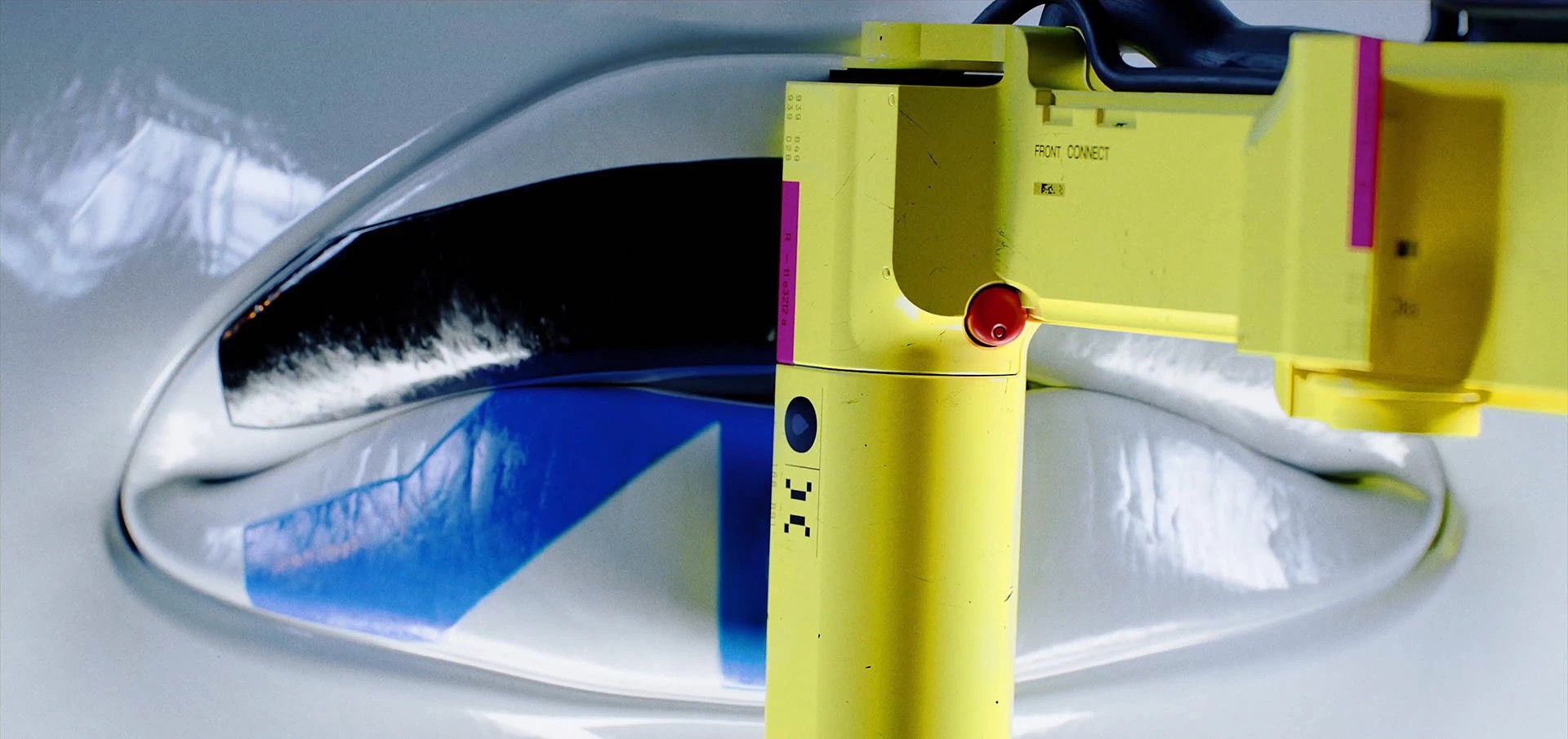 Traxus Lips - Free wallpaper download